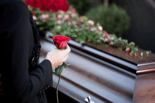 Ein Leitfaden für Familien zu wichtigen Dienstleistungen nach dem Tod eines geliebten Menschen dem Tod
